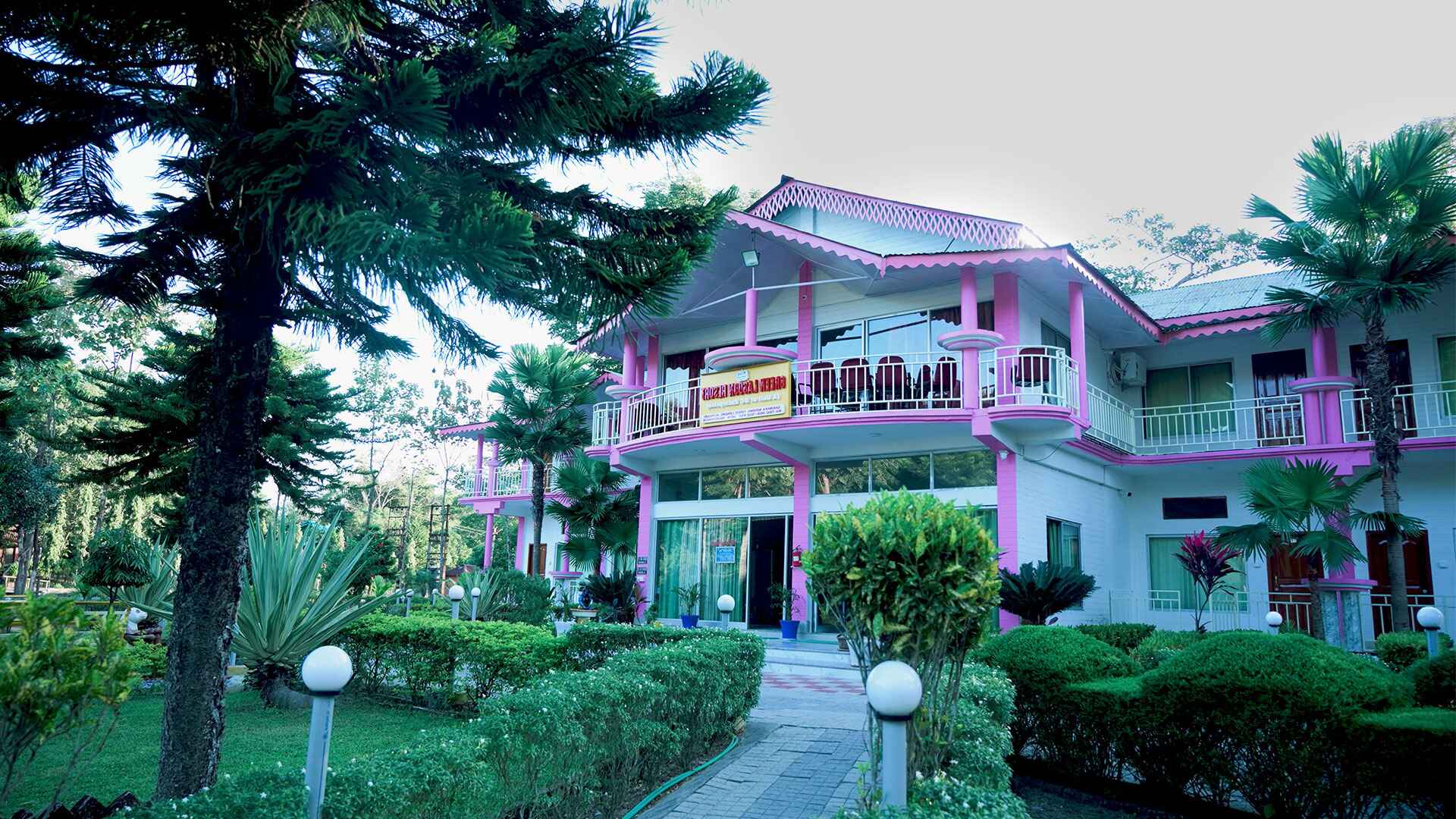 Welcome to Green Lagoon Hotel & Resort